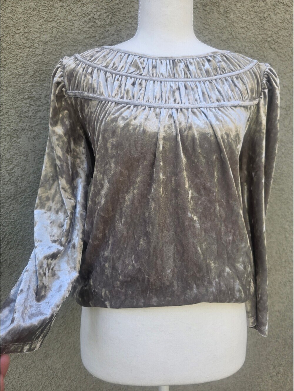Cupio Women’s Size Medium Silver Gray Crushed Velvet Long Sleeve Blouse NWT